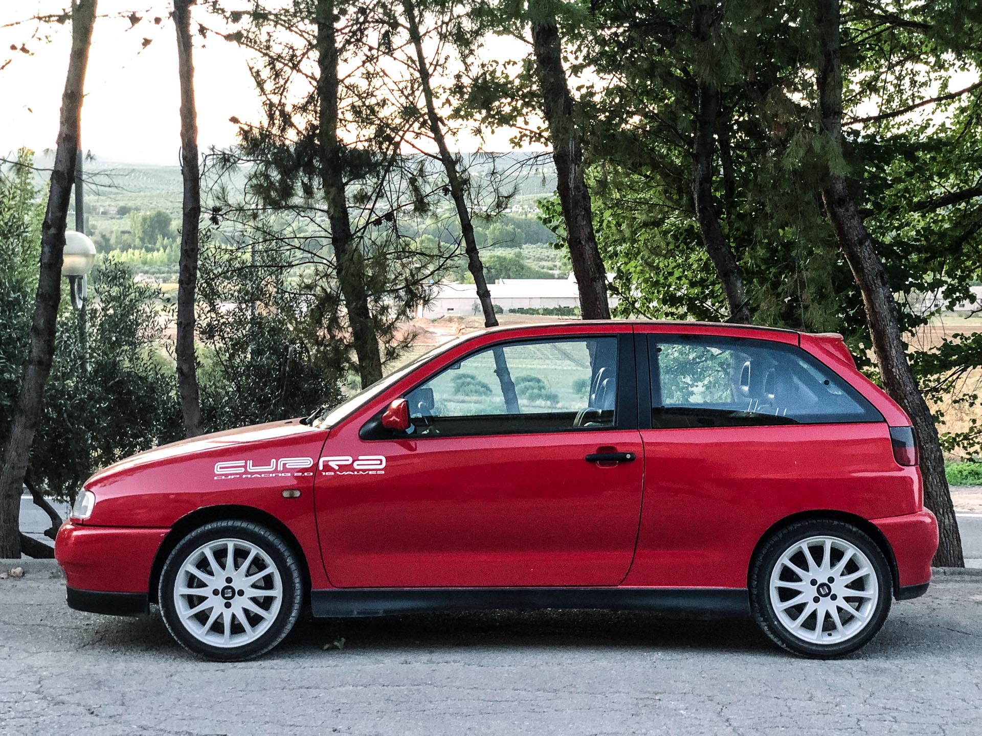 seat-ibiza-cupra-rojo-lateral